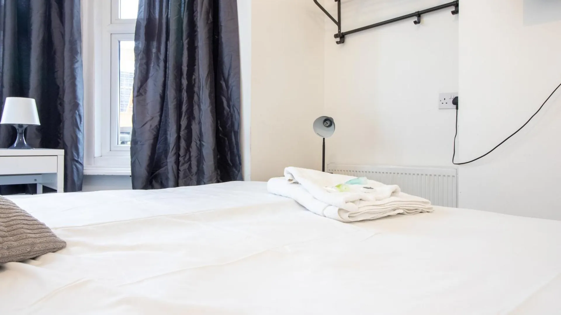 Pebbles Guest House Room 6 Southampton