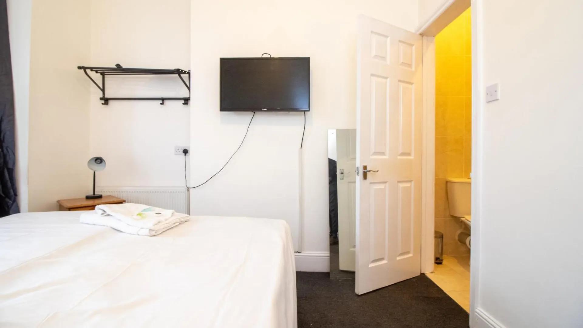 Pebbles Guest House Room 6 Southampton