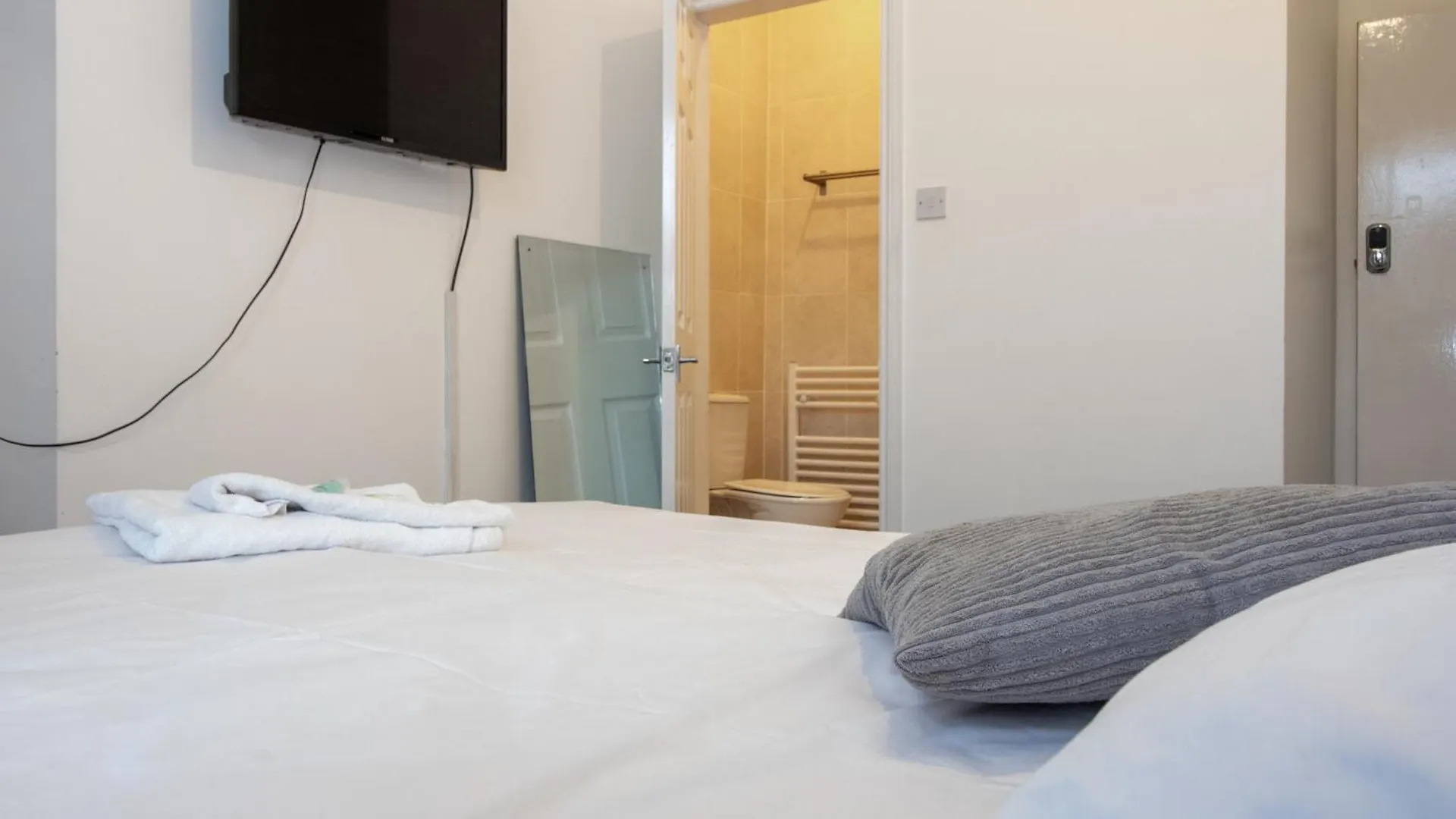 Pebbles Guest House Room 6 Southampton